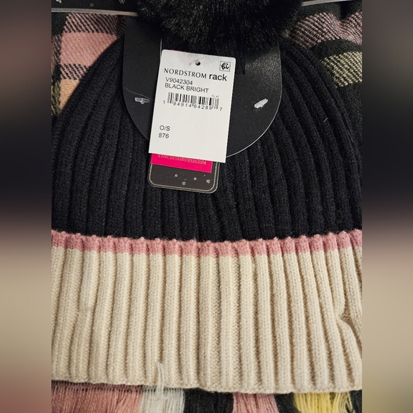 Vince Camuto Plaid Blanket Scarf & Beanie Set - Picture 3 of 5